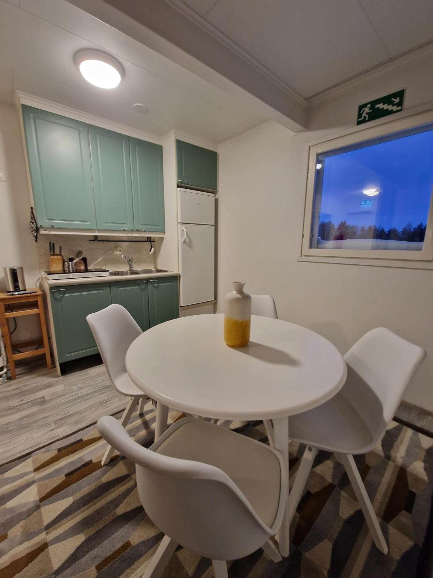The Sleeping Bear Hotel Inari Exterior foto